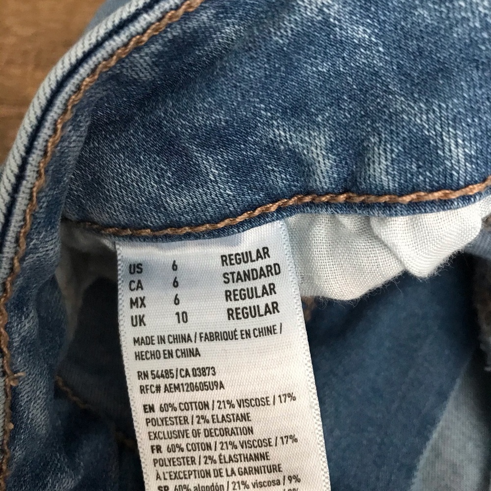 Pair of size 6 American Eagle outfitters jeans - Picture 2 of 8